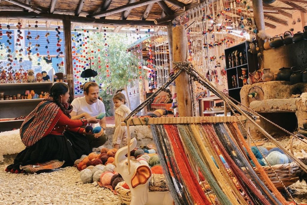 Visita cultural a un centro textil de mujeres en Chinchero, Cuzco
