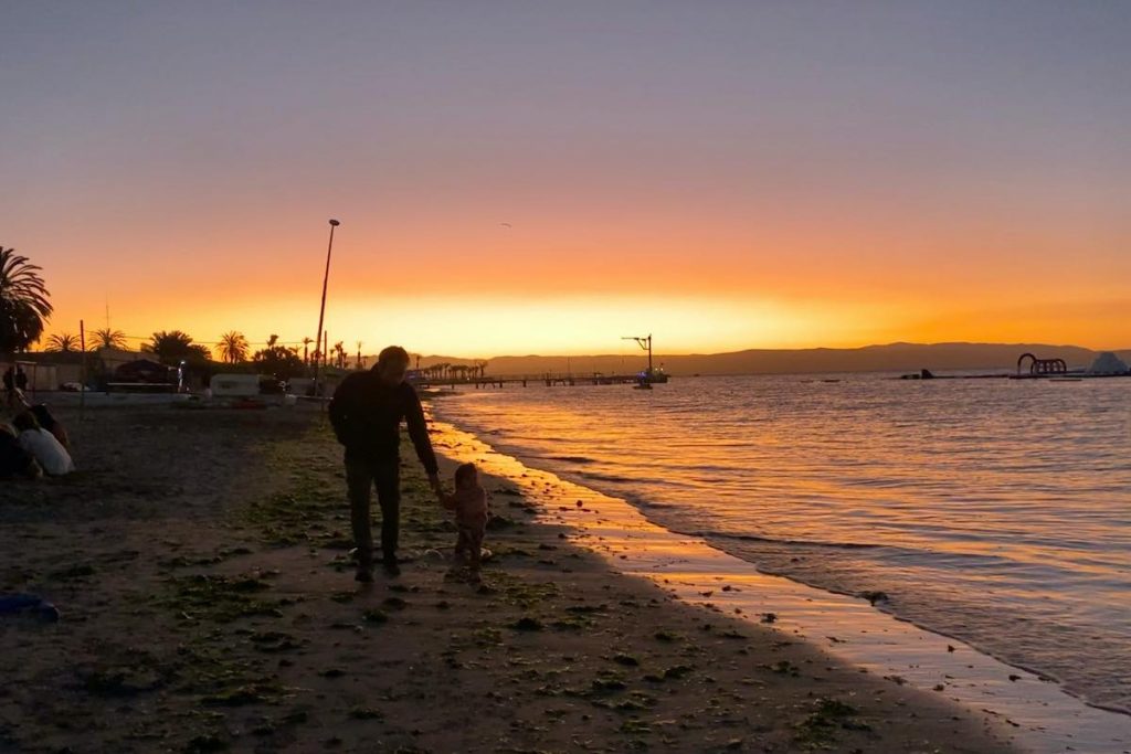Atardecer en la playa de Paracas, Ica
