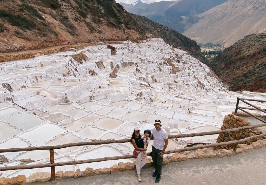 Día caluroso en las Salinas de Maras, del valle Sagrado de los Incas