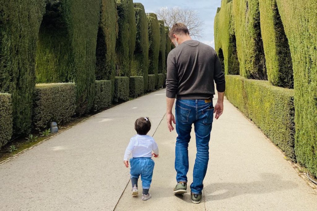 Paseo por la Alhambra con nuestra hija